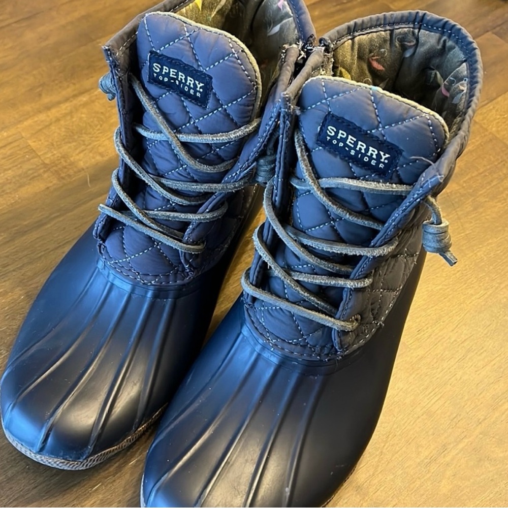 Sperry 8.5 quilted duck boots